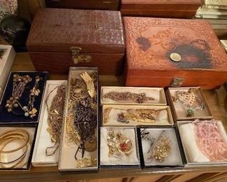Nice selection of jewelry, mostly vintage costume.