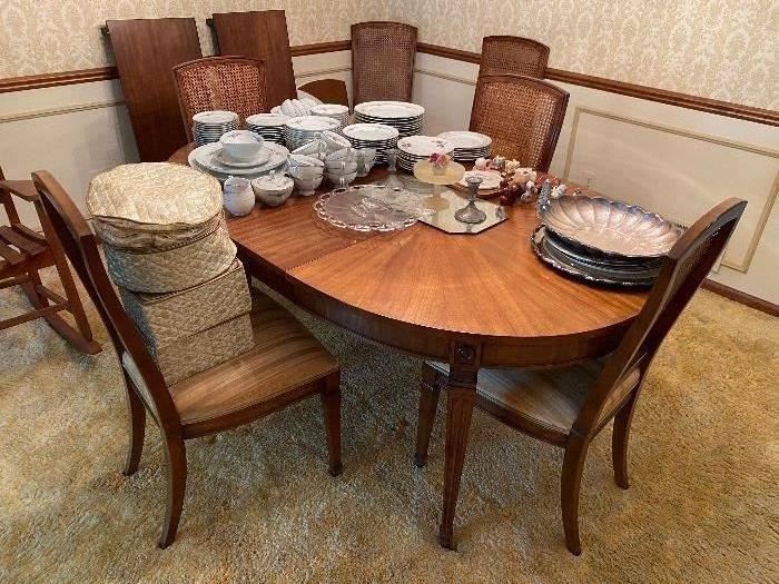 Kindel dining table with three leaves, six chairs and pads.