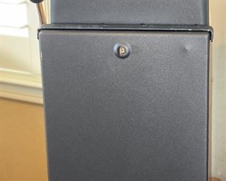 1940s Mills 25c Hi-Top Deuce Wild Slot Machine RESTORED 25 Cent	26x16x16in	HxWxD
