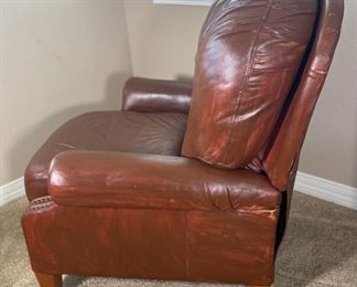 Bradington Young Recliner Chair	40 x 36 x 38in	HxWxD
