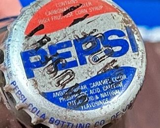 Pepsi 7oz Swirl Bottle Full	6.5 x 2.25in diameter	
