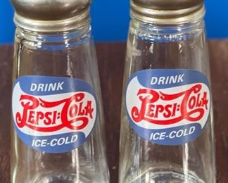 2pc Vintage Glass Pepsi Cola Brand Salt And Pepper Shakers 703J Dripcut Trae	4.5x 1.74in Diameter at bas	
