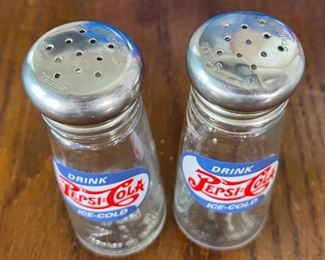 2pc Vintage Glass Pepsi Cola Brand Salt And Pepper Shakers 703J Dripcut Trae	4.5x 1.74in Diameter at bas	

