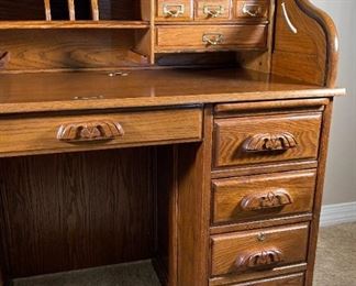 Sure Wood Roll Top Oak Desk	46 x 48 x 24in	HxWxD
