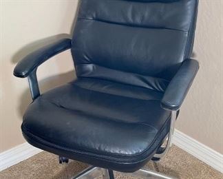 Beautyrest Platinum Sofil Bonded Leather Executive Chair, Black	44.5 x 28.5 x 28in	HxWxD
