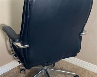 Beautyrest Platinum Sofil Bonded Leather Executive Chair, Black	44.5 x 28.5 x 28in	HxWxD
