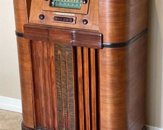 GE General Electric Antique Tube Radio	40 x 28.75 x 13.5in	HxWxD
