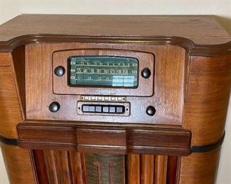 GE General Electric Antique Tube Radio	40 x 28.75 x 13.5in	HxWxD
