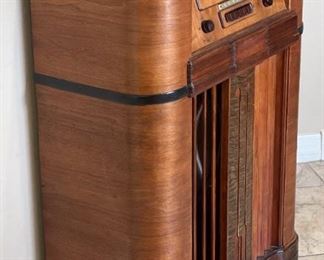 GE General Electric Antique Tube Radio	40 x 28.75 x 13.5in	HxWxD
