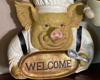 Resin Chef Pig Welcome Sign	18x16x2in	HxWxD

