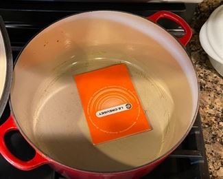Le Creuset  Dutch Oven #28 7.25 QT RED Pot Pan / Dish +Lid	6.5 x 14 x 11.5in	HxWxD
