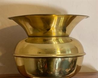 Vintage Brass Spittoon Made in England	6 x 8in diameter	
