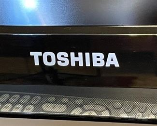Toshiba TV with remote NO Mount	20 x 31in	
