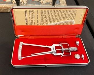 Schiotz Tonometer Improved 1231 Ophthalmology Tool	Case: .5x6.25x3in	HxWxD
