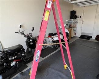 Werner 6ft Fiberglass Ladder	6in H x 18.5 in W	HxWxD
