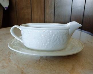 Mikasa gravy boat and tray