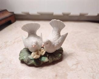 Lefton hand painted porcelain birds figurine