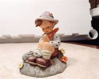 Berta Hummel "Nature's Prayer" figurine