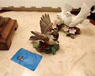 Linux chickadee figurine chipped wings with Homeco bird figurines