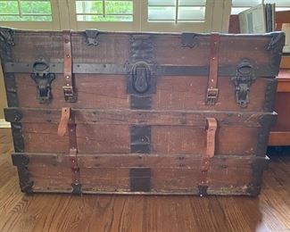 Antique steamer trunk in GREAT condition