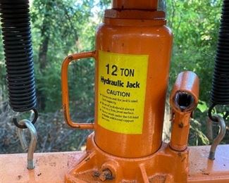 12 Ton Hydraulic Jack (Detail view)