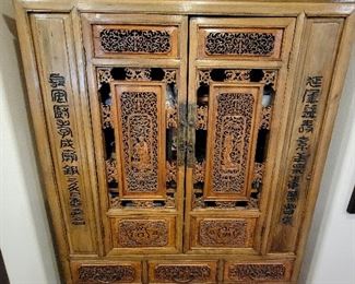 Chinese antique carved dinning room hutch 77" H x 51.5" W x 22.5" D (matching dinning table/8 chairs, and buffet shown separately.)