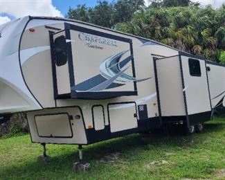 2017 Coleman Chaparral 5th Wheel 39' 4 slides Bankruptcy