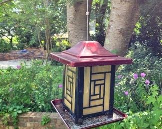 Oriental bird feeder