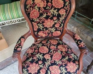 Pretty side chair
