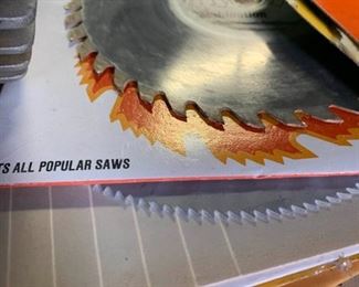 Black Decker 7 1 4in Circular Saw and Unused Blades