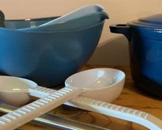 Blue Heavy Dutch Oven, Blue Bowl Set, and Kitchenwares