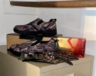 Camo Shoes, Cano Gloves