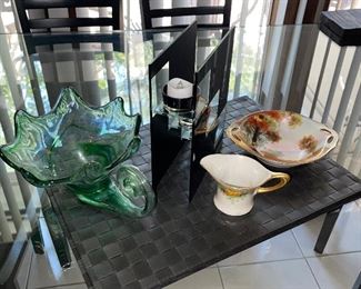 Green Art Glass Stretch Swan