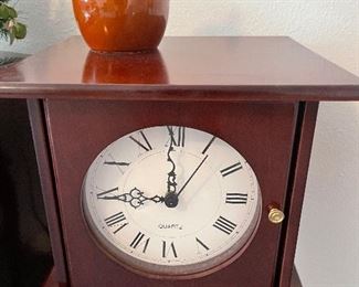 Quartz Clock Side Table 