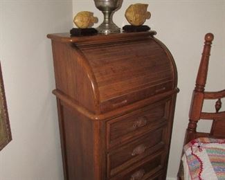Dixie oak desk/chest of drawers