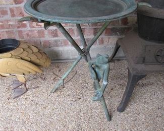 Metal frog table