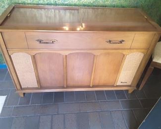 Small Sized Magnavox Vintage Console with Manuals. Plugs in. Front Entry.