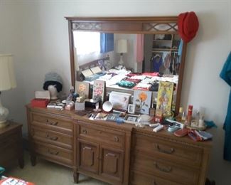 Master Bedroom Set: Women's Long Dress with Mirror. Full Bed and Mattress Vintage Headboard, Men's Tall Dresser, 2 Matching End Tables. Ceramic Lamps, Set of 2.