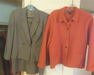 Women's Grey Dress Suit, Blazer and Skirt Assembled in Dominican Republic of U.S.A Components. Size 10. Women's Lands Jacket, 100 percent Wool. Two pockets. Size M.