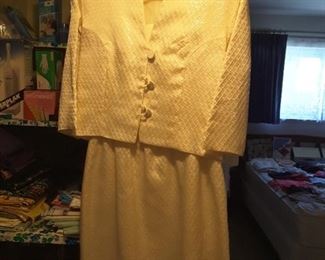 Women's Pale Pink Dress Coat and Skirt, Custom-made. 3 Covered Buttons. Size 10 to 12.