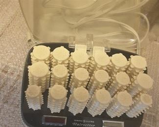 General Electric Hairsetter, 18 curlers in plastic case.