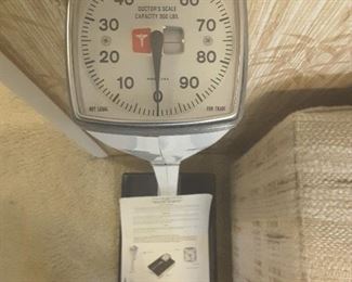 Health o meter Doctor's Scale capacity 300 lbs. with Manuals.