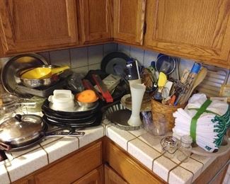 Kitchen: Collection of Cooking and Baking Ware. Pots, Pans, Utensils, Kitchen Cleaning Cloths.