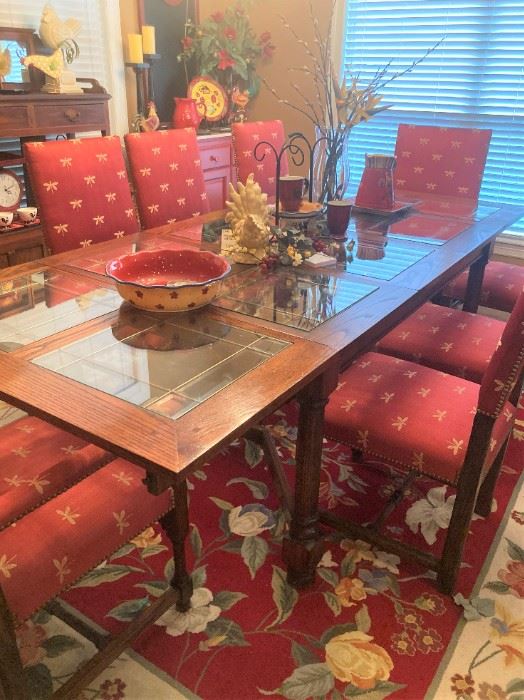 Lovely dining table and 8 chairs