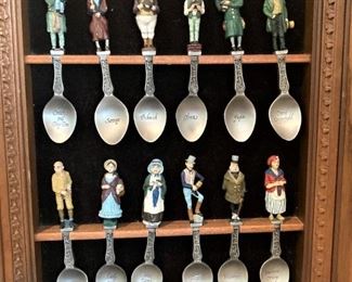Dickens collector spoon set