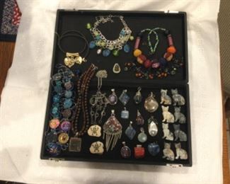 Special necklaces, stone car beads, pendants of lapis, coral, druzy quartz, pearl etc.