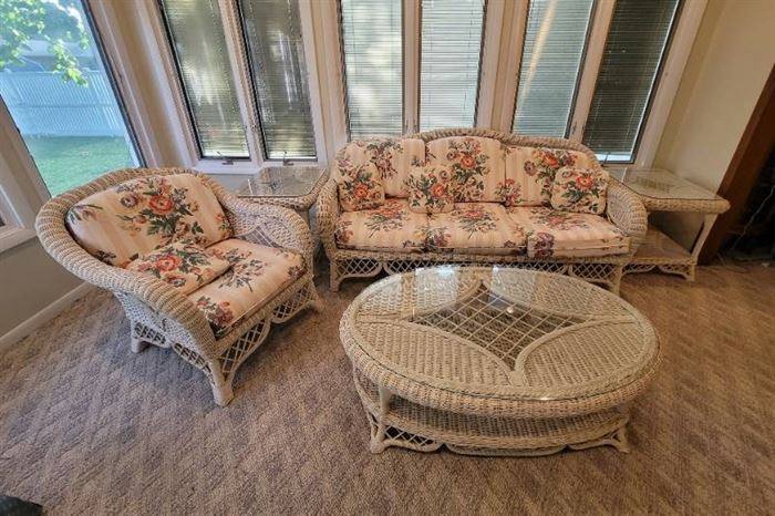 5 Piece White Wicker Furniture Set with Cushions. Set Includes Sofa, Chair, Coffee Table, and 2 End Tables. Very Nice and Sturdy Set!