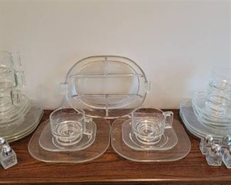 32 pc Glassware (6 complete place setting with extra pieces)