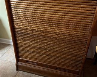 Filing/document cabinet 