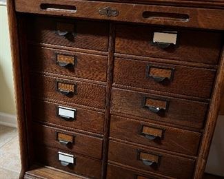 Filing/document cabinet 